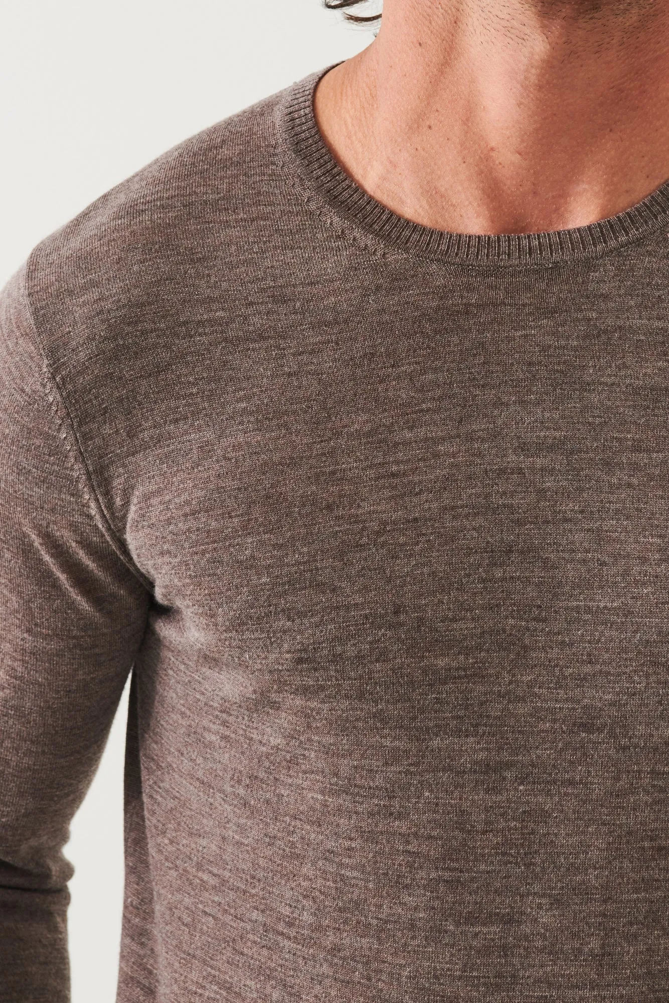 FINE GAUGE MERINO WOOL CREWNECK