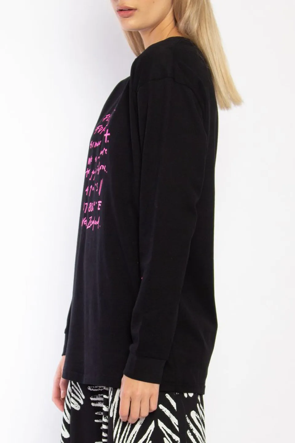 LS Good Cuff Coordinates Graphic Black Sweat